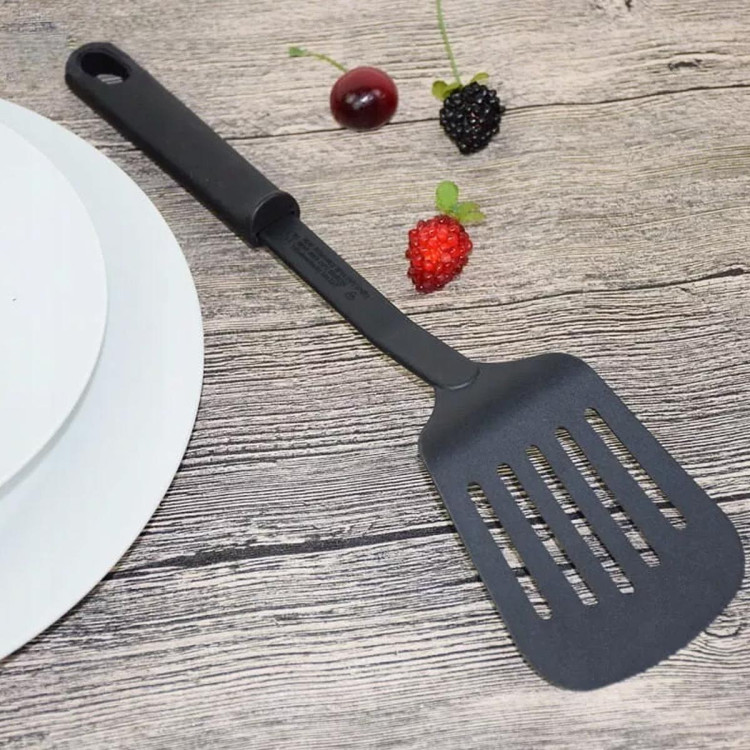 Garnki emaliowane Pleszew kurka chmurka z przyborami kuchennymi zestaw garnków 16/18/20/22 cm kurka