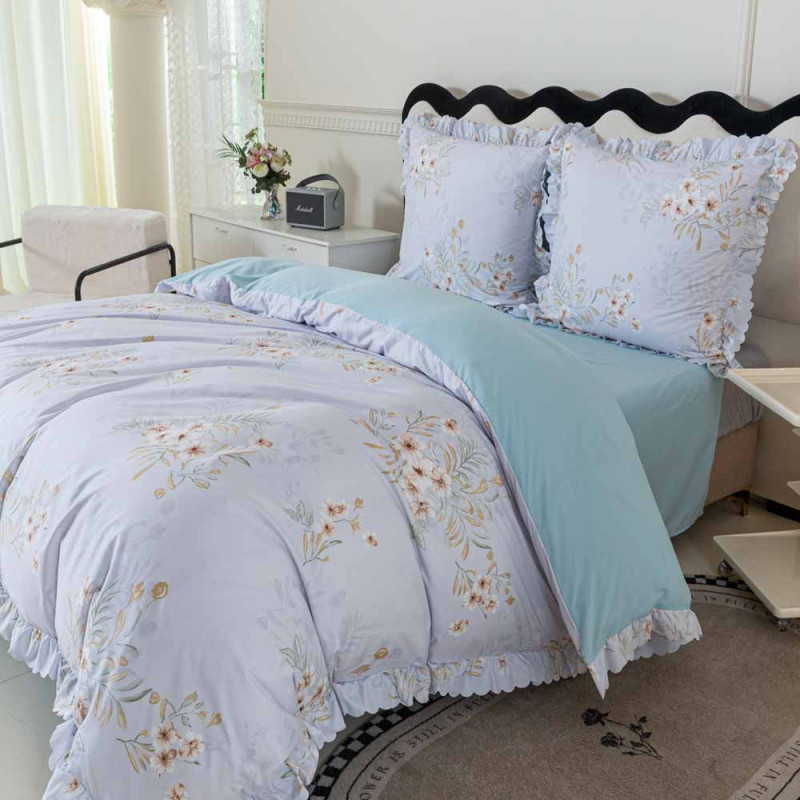 Pościel z falbanką 160x200 mikrofibra Cotton World 3 części niebieska w kwiaty 2905