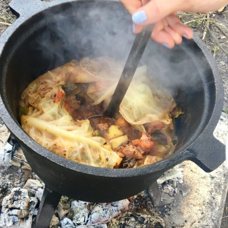 Kociołek żeliwny Odlewnia GierekHoff GH 8008V garnek myśliwski 8 litrów na pieczonki sztućce Colibri 24el gratis