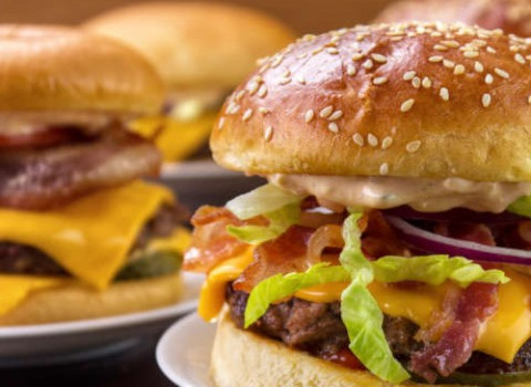 Domowe burgery - jak samemu zrobić hamburgera? Domowe burgery - jak samemu zrobić hamburgera?