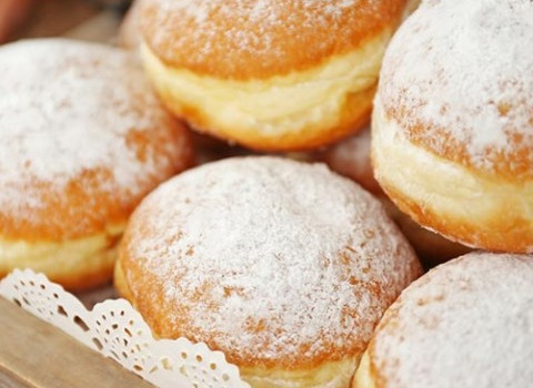 Pączki tradycyjne z nadzieniem różanym Pączki tradycyjne z nadzieniem różanym
