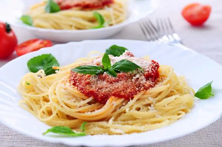 Włoskie spaghetti + przepis na sos Włoskie spaghetti + przepis na sos