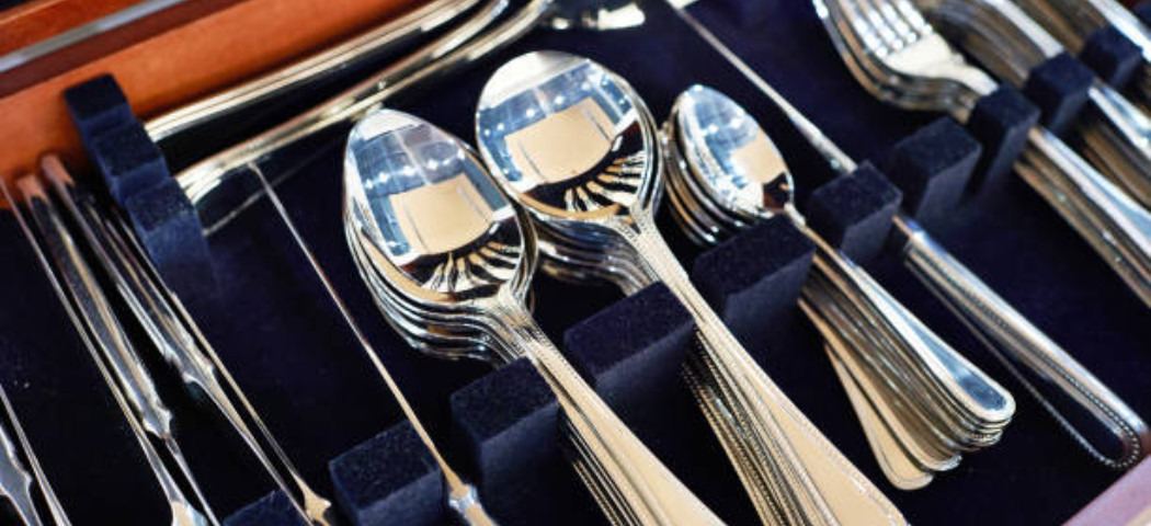 Zestaw Sztućców - Elegancja i Funkcjonalność na Stole dla 12 Osób Zestaw Sztućców - Elegancja i Funkcjonalność na Stole dla 12 Osób