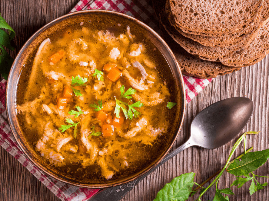 Tradycyjne flaki w garnku stalowym - przewodnik kulinarny z przepisem i poradami dotyczącymi wyboru garnków