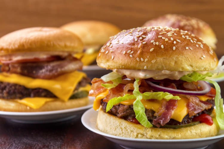 Domowe burgery - jak samemu zrobić hamburgera? Domowe burgery - jak samemu zrobić hamburgera?